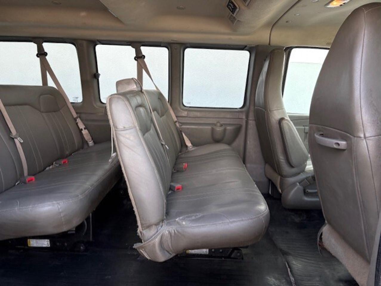 2019 Chevrolet Express Passenger LS 2500 **12 PASSENGER-CAMERA-VINYL FLOORS-SEATS** Photo