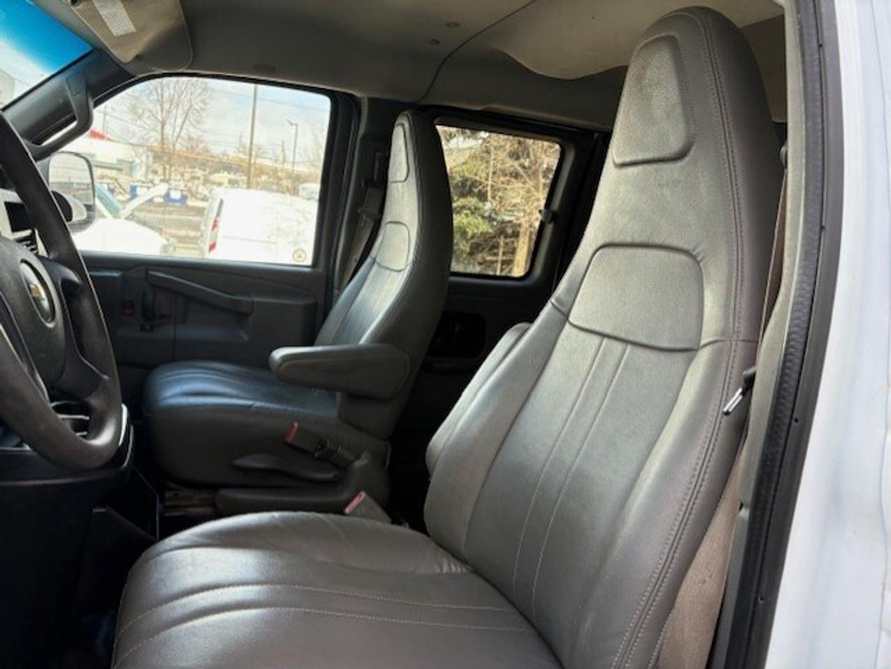 2019 Chevrolet Express Passenger LS 2500 **12 PASSENGER-CAMERA-VINYL FLOORS-SEATS** Photo