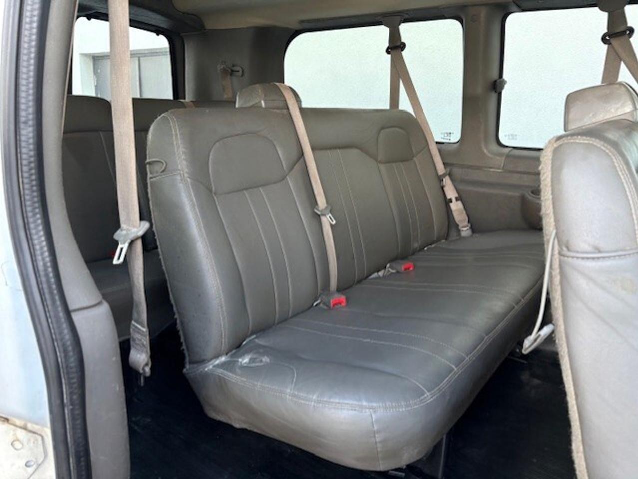 2019 Chevrolet Express Passenger LS 2500 **12 PASSENGER-CAMERA-VINYL FLOORS-SEATS** Photo