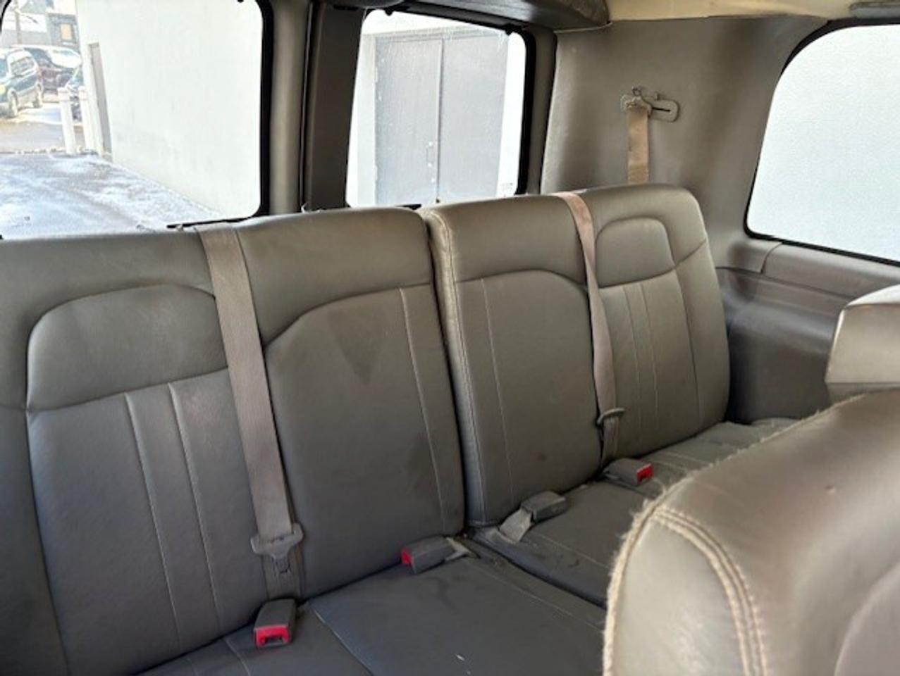 2019 Chevrolet Express Passenger LS 2500 **12 PASSENGER-CAMERA-VINYL FLOORS-SEATS** Photo