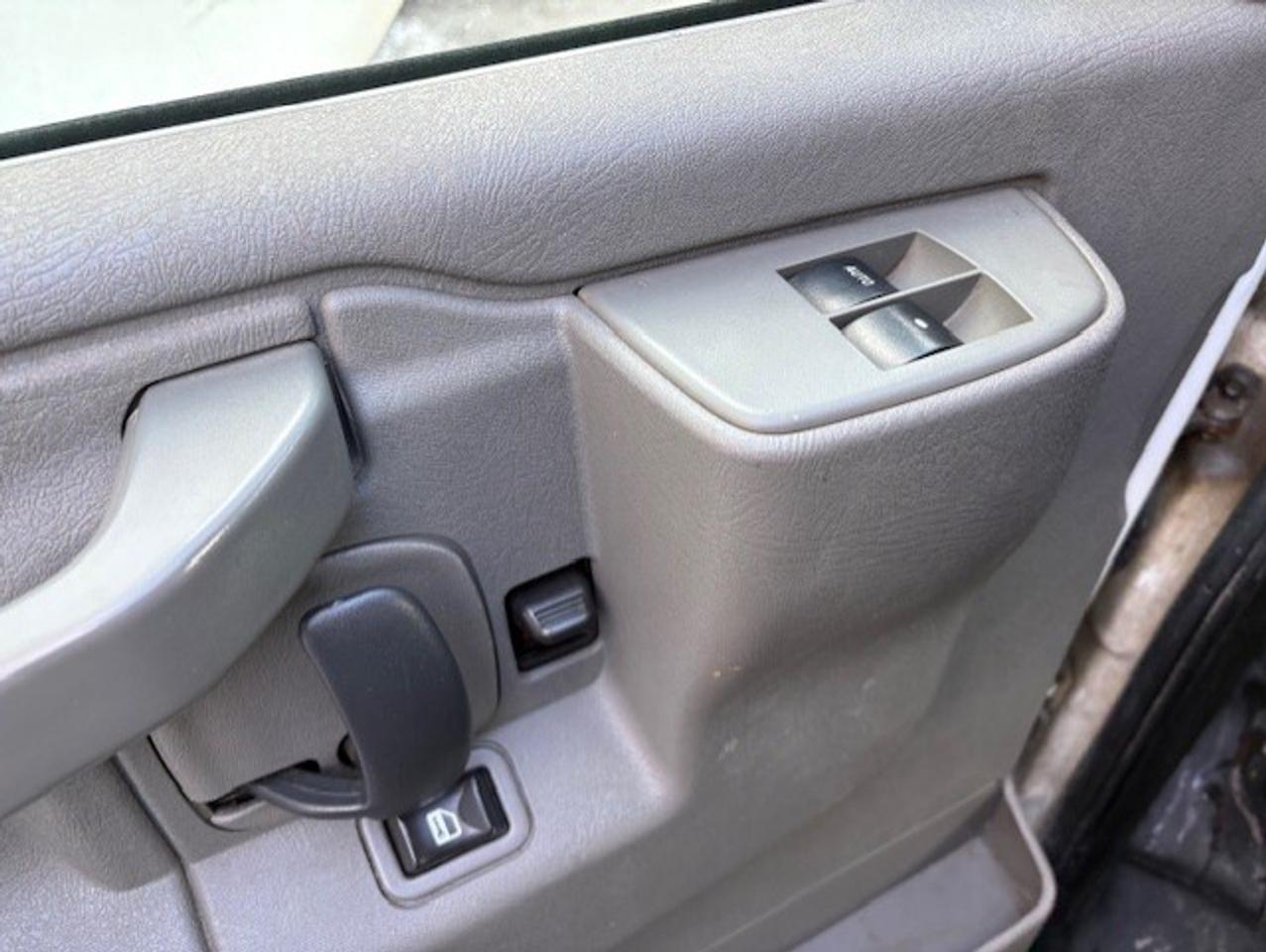 2019 Chevrolet Express Passenger LS 2500 **12 PASSENGER-CAMERA-VINYL FLOORS-SEATS** Photo