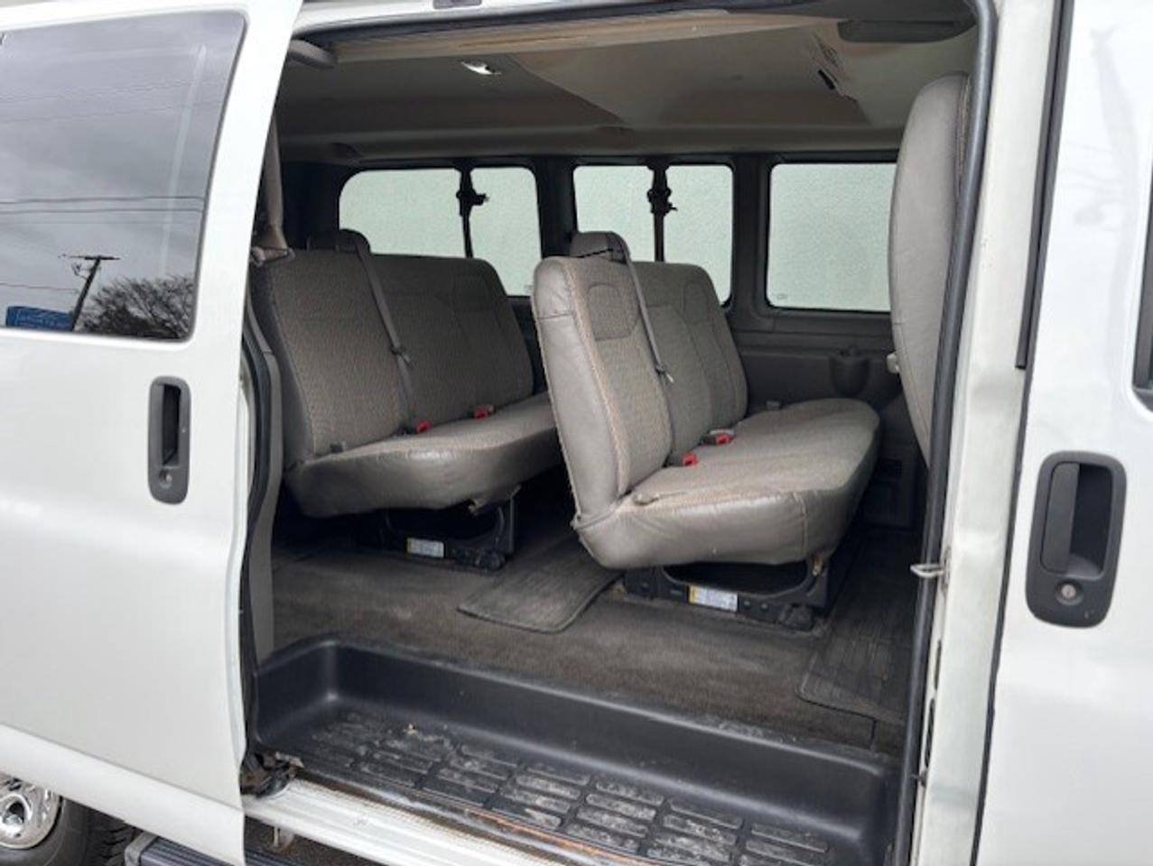 2011 Chevrolet Express Passenger LT 3500 **12 PASSENGER-SLIDING DOOR-TOW PACKAGE-** Photo