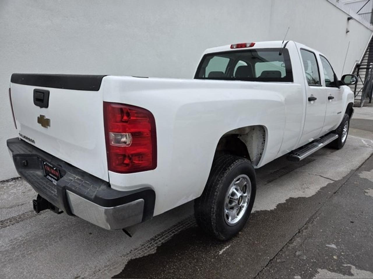 2011 Chevrolet SILVERADO 2500HD V8 CREW CAB-LONG BOX-1 OWNER-CERTIFIED-NO ACCIDENT Photo
