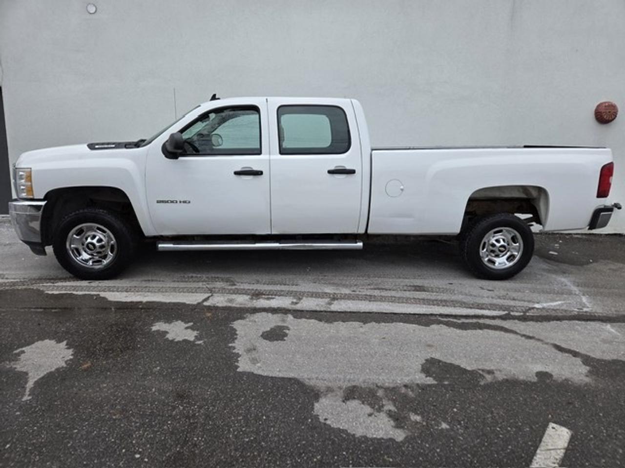 2011 Chevrolet SILVERADO 2500HD V8 CREW CAB-LONG BOX-1 OWNER-CERTIFIED-NO ACCIDENT Photo