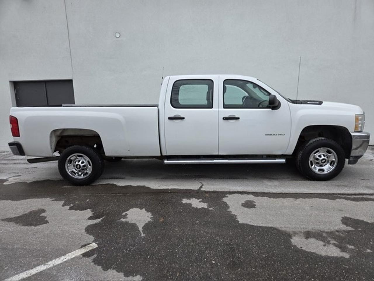 2011 Chevrolet SILVERADO 2500HD V8 CREW CAB-LONG BOX-1 OWNER-CERTIFIED-NO ACCIDENT Photo