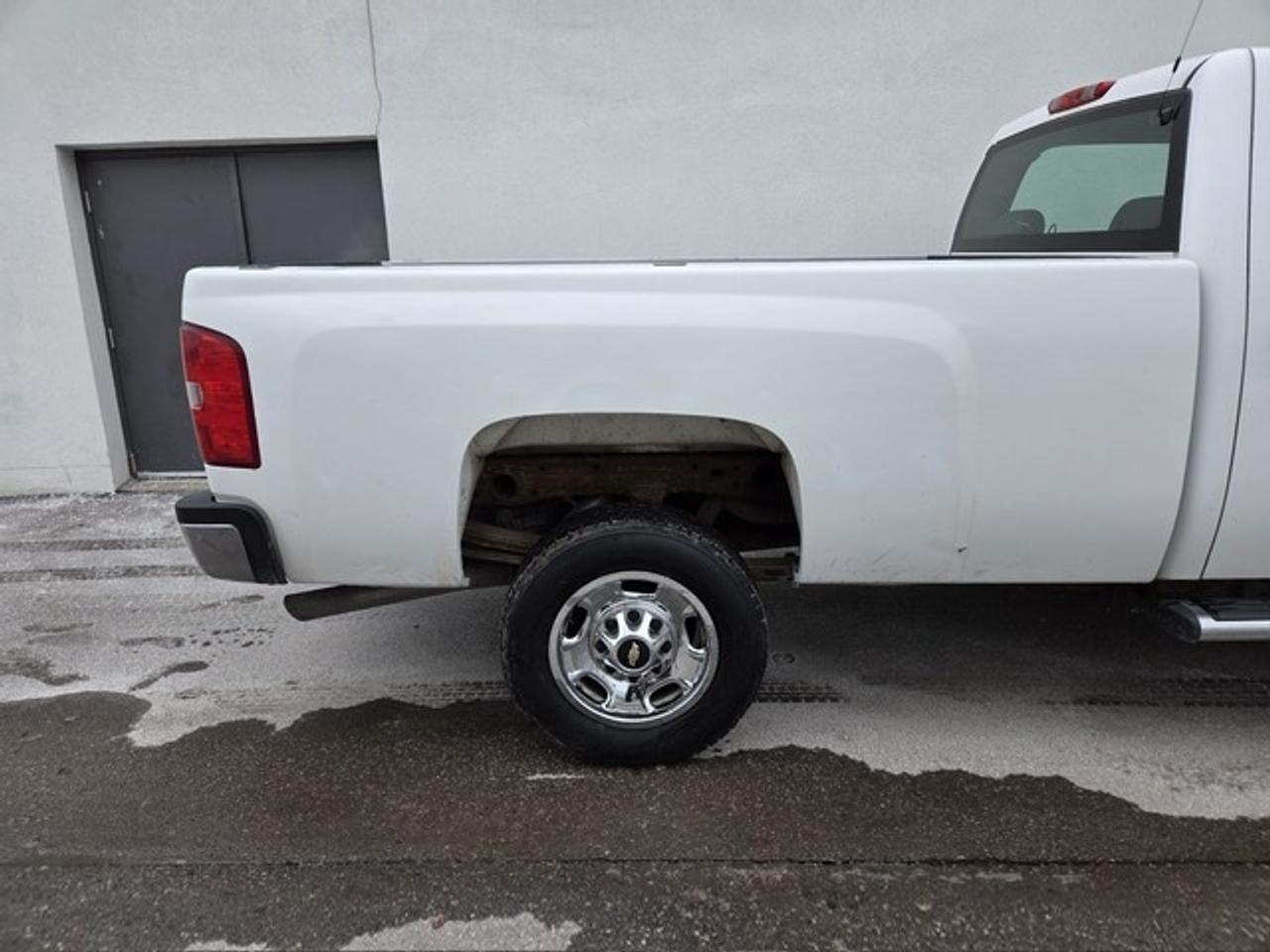 2011 Chevrolet SILVERADO 2500HD V8 CREW CAB-LONG BOX-1 OWNER-CERTIFIED-NO ACCIDENT Photo