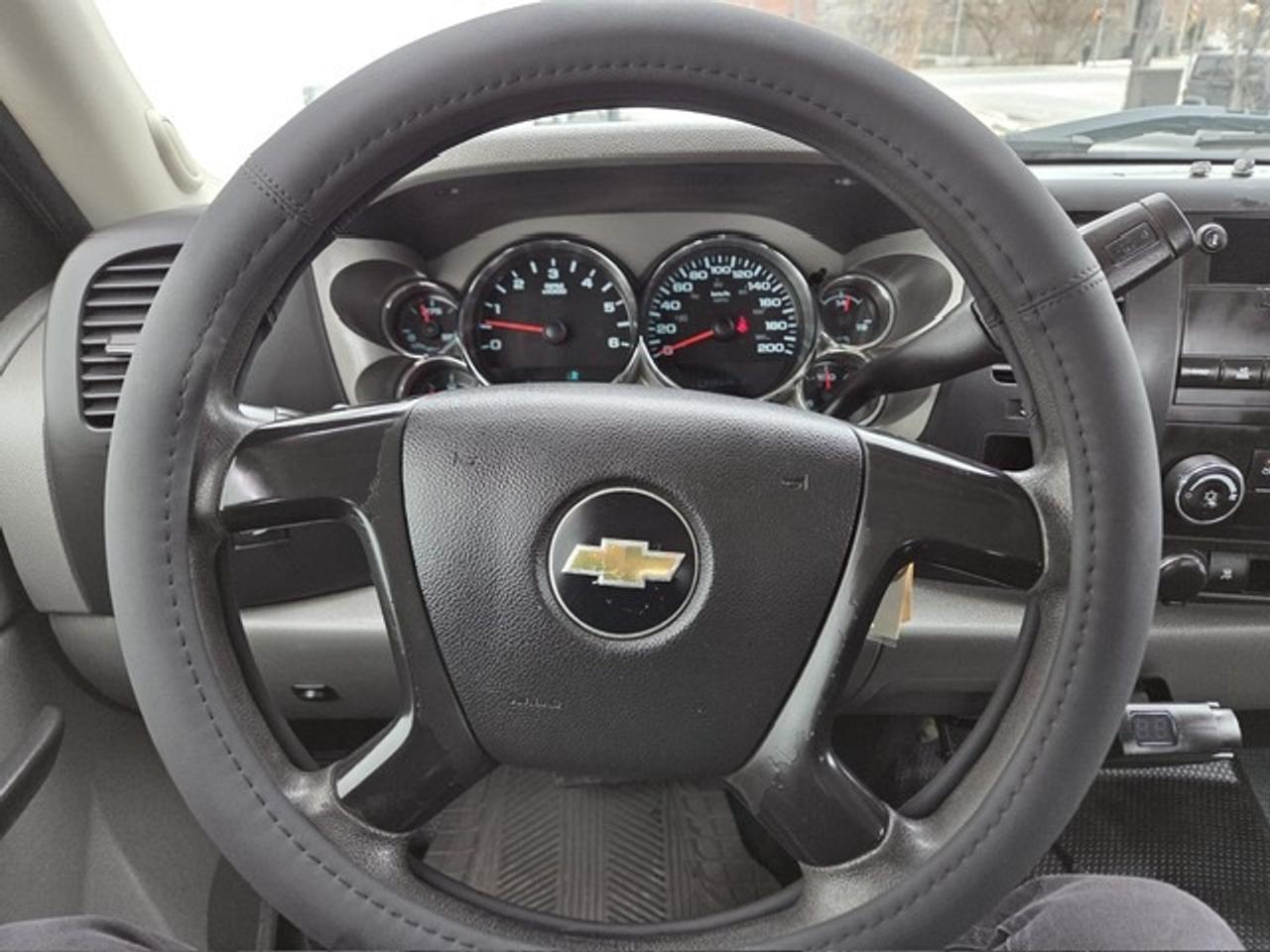 2011 Chevrolet SILVERADO 2500HD V8 CREW CAB-LONG BOX-1 OWNER-CERTIFIED-NO ACCIDENT Photo