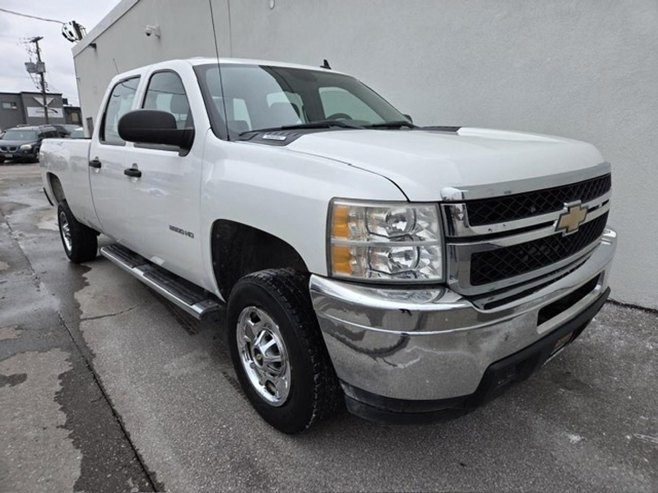 2011 Chevrolet SILVERADO 2500HD V8 CREW CAB-LONG BOX-1 OWNER-CERTIFIED-NO ACCIDENT Photo