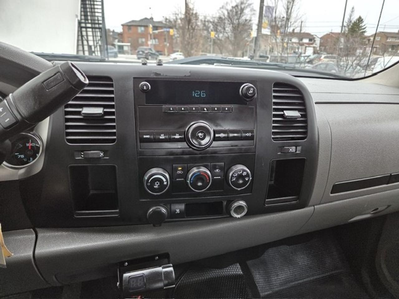 2011 Chevrolet SILVERADO 2500HD V8 CREW CAB-LONG BOX-1 OWNER-CERTIFIED-NO ACCIDENT Photo