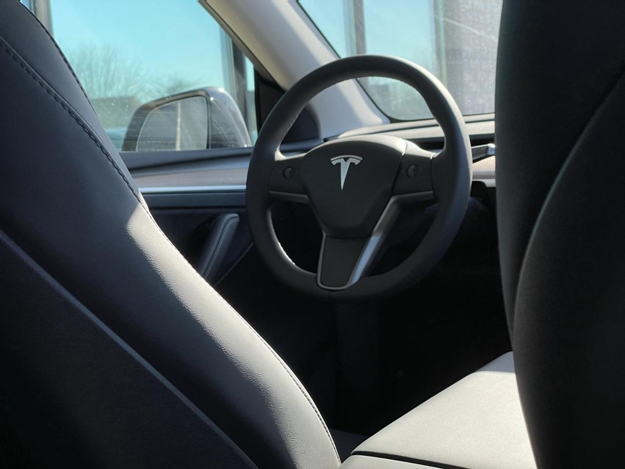 2023 Tesla Model Y RWD   Clean CARFAX! No Extra Fees! Safety Included Photo