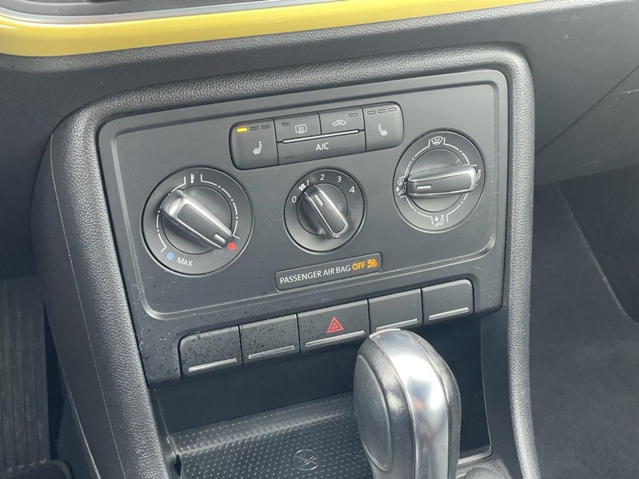 2013 Volkswagen Beetle Convertible Convertible Highline   Just in Time for Summer! Photo