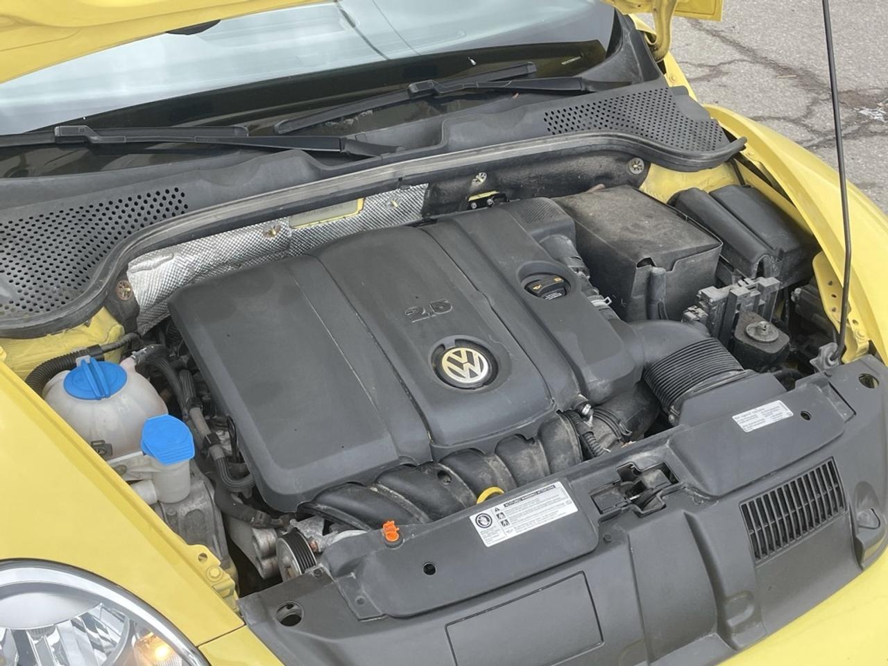 2013 Volkswagen Beetle Convertible Convertible Highline   Just in Time for Summer! Photo