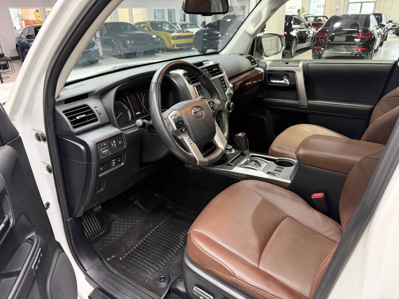 2024 Toyota 4Runner LIMITED 4WD  7 PASSENGER ONE OWNER Photo