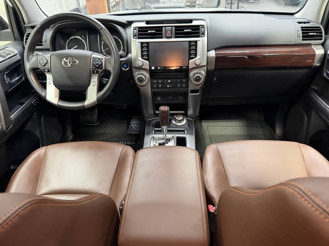 2024 Toyota 4Runner LIMITED 4WD  7 PASSENGER ONE OWNER Photo