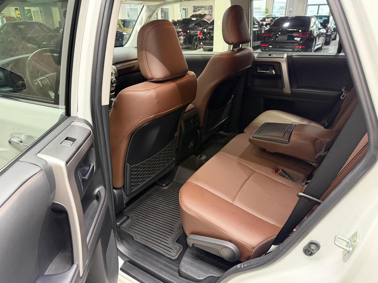 2024 Toyota 4Runner LIMITED 4WD  7 PASSENGER ONE OWNER Photo