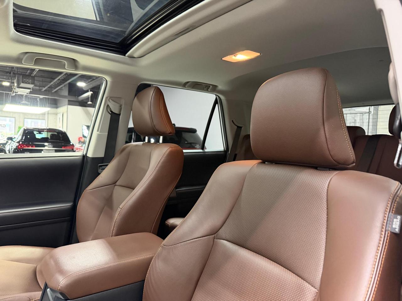 2024 Toyota 4Runner LIMITED 4WD  7 PASSENGER ONE OWNER Photo