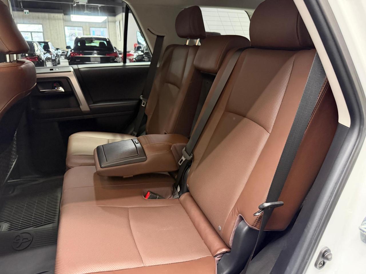 2024 Toyota 4Runner LIMITED 4WD  7 PASSENGER ONE OWNER Photo