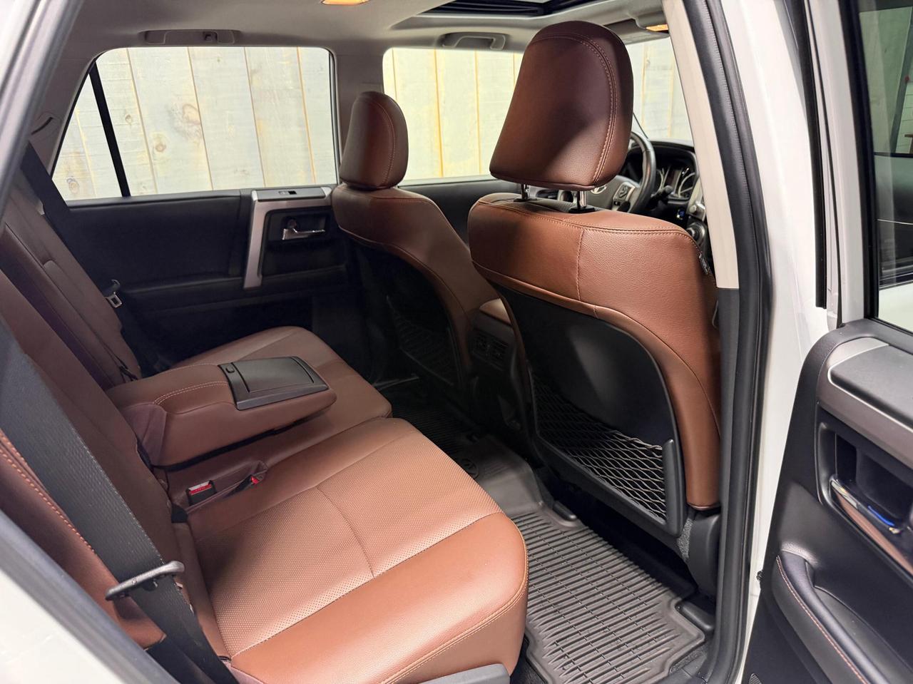 2024 Toyota 4Runner LIMITED 4WD  7 PASSENGER ONE OWNER Photo