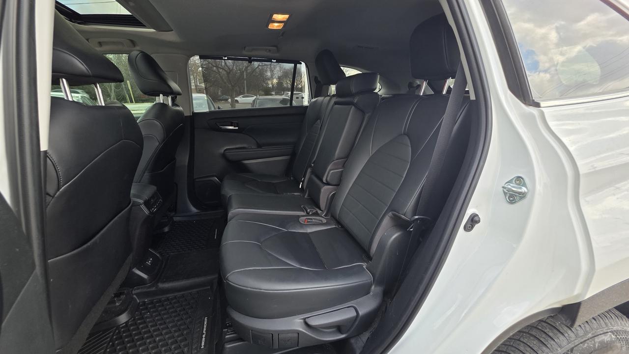 2023 Toyota Highlander XLE 1 OWNER CLEAN CARFAX Photo
