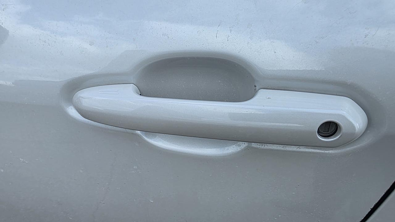 2023 Toyota Highlander XLE 1 OWNER CLEAN CARFAX Photo