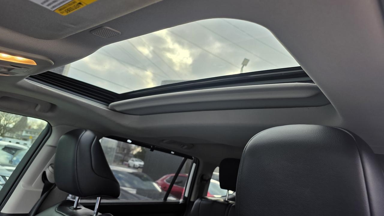 2023 Toyota Highlander XLE 1 OWNER CLEAN CARFAX Photo