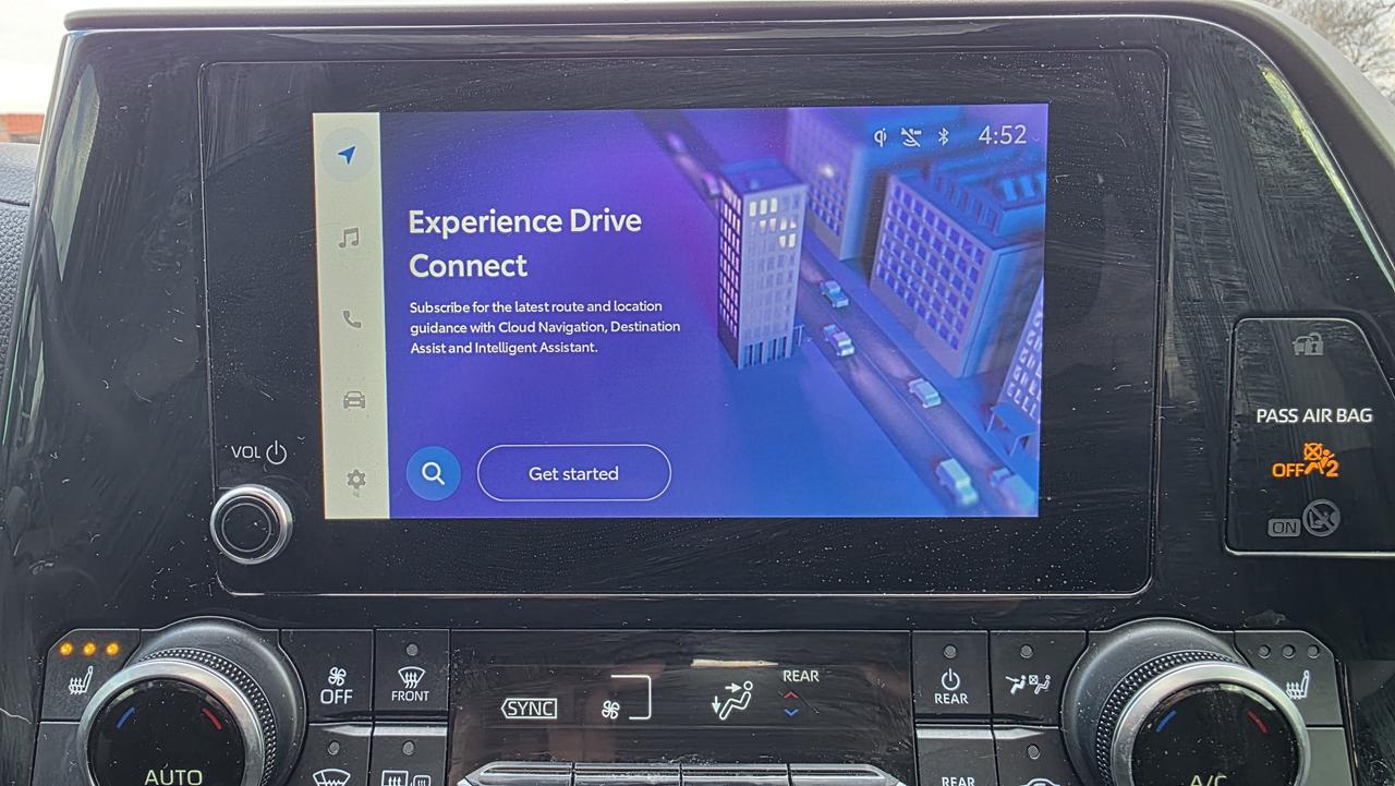 2023 Toyota Highlander XLE 1 OWNER CLEAN CARFAX Photo