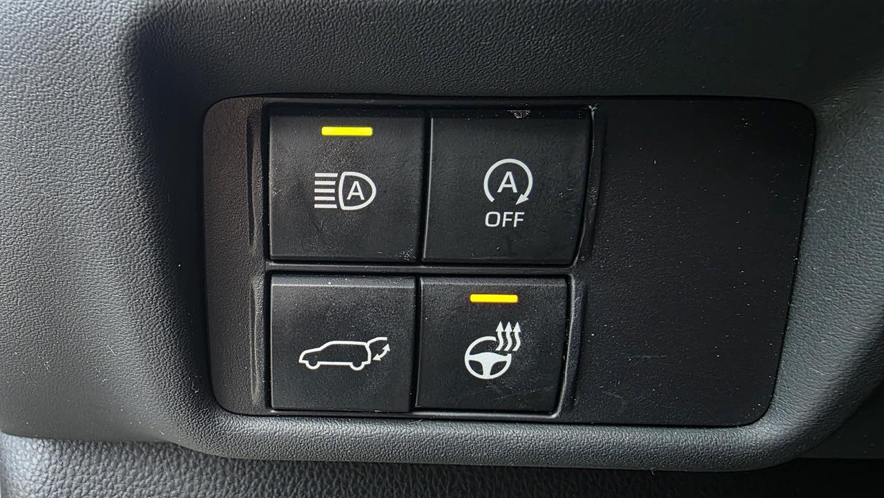 2023 Toyota Highlander XLE 1 OWNER CLEAN CARFAX Photo