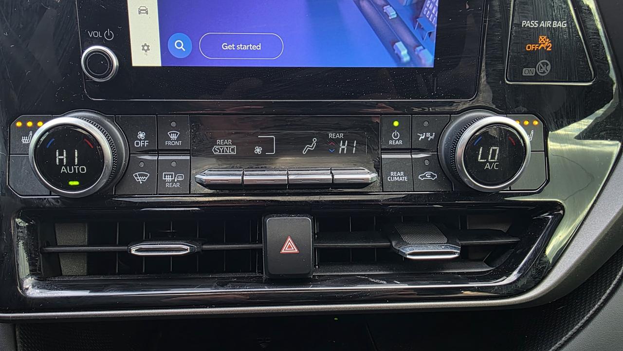 2023 Toyota Highlander XLE 1 OWNER CLEAN CARFAX Photo