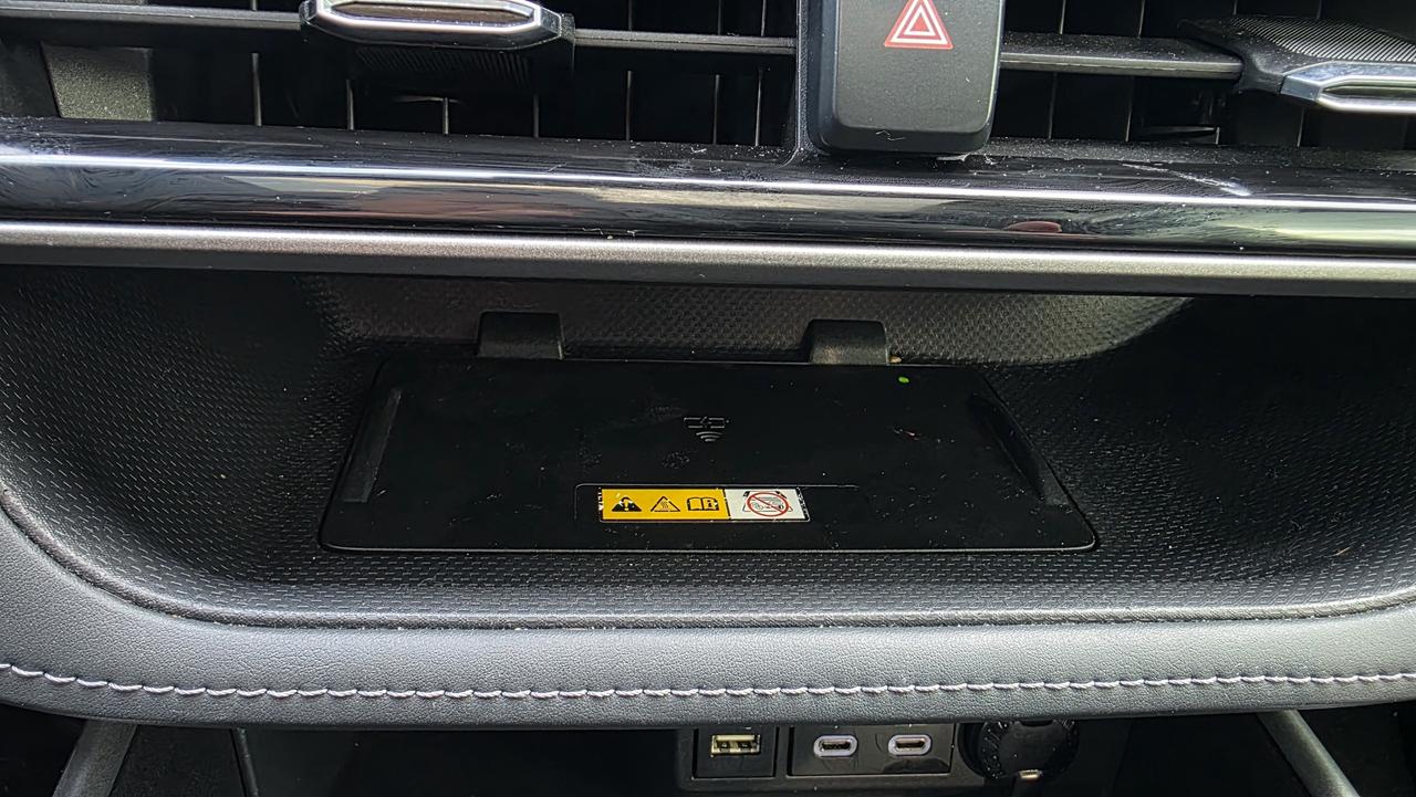 2023 Toyota Highlander XLE 1 OWNER CLEAN CARFAX Photo