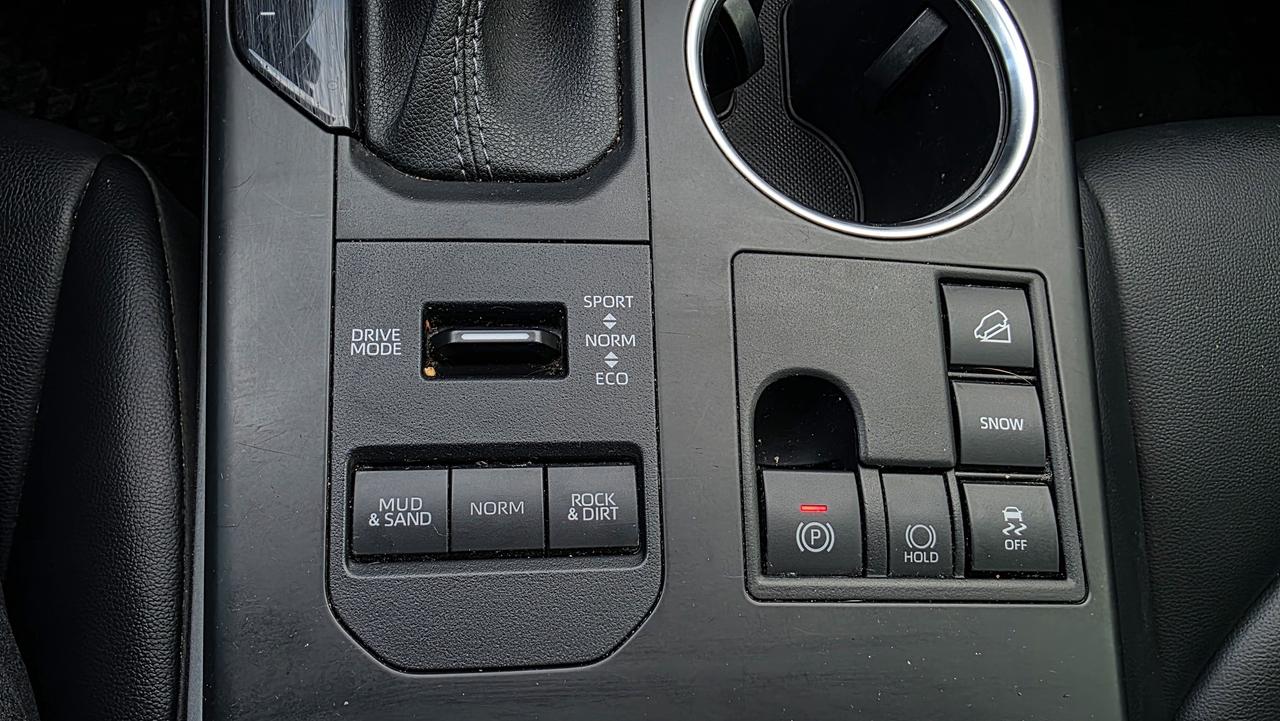 2023 Toyota Highlander XLE 1 OWNER CLEAN CARFAX Photo