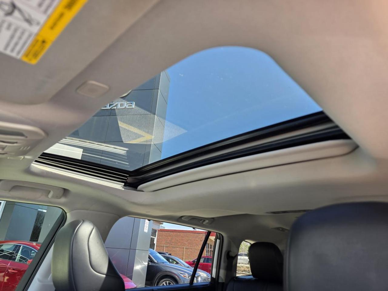 2023 Toyota Highlander Xle 1 Owner clean Photo