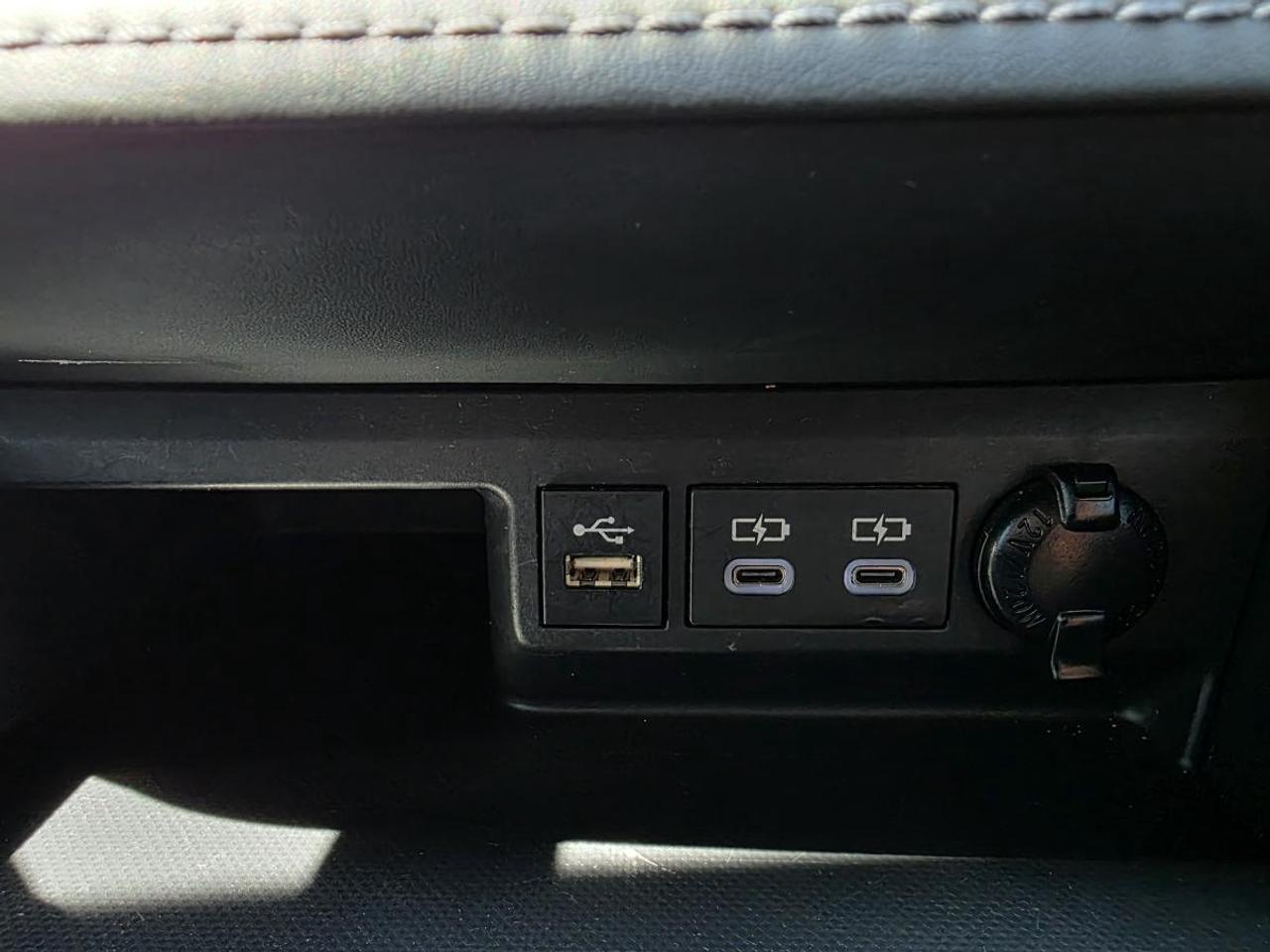 2023 Toyota Highlander Xle 1 Owner clean Photo