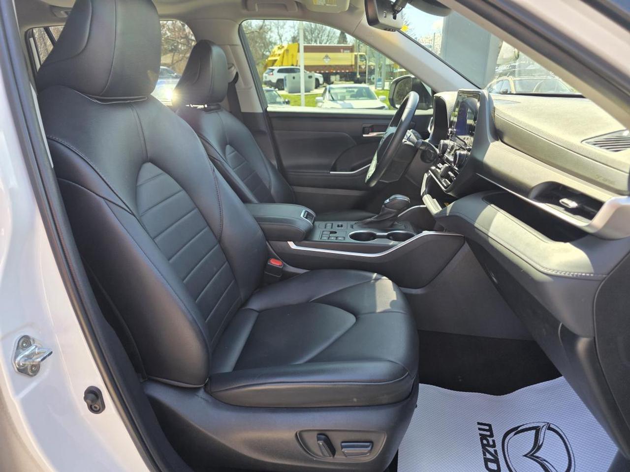 2023 Toyota Highlander Xle 1 Owner clean Photo