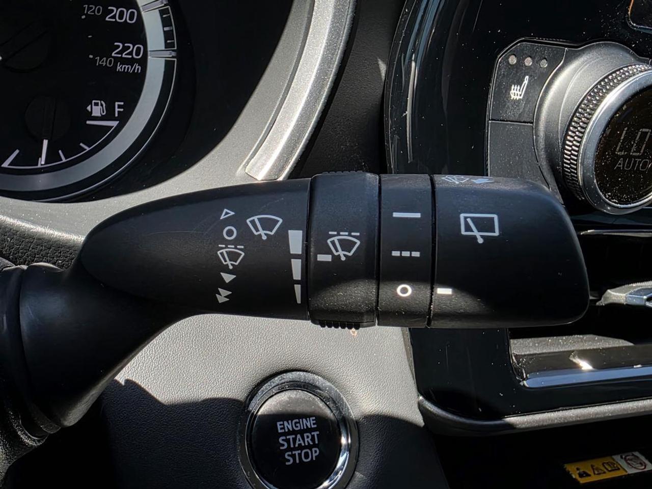 2023 Toyota Highlander Xle 1 Owner clean Photo