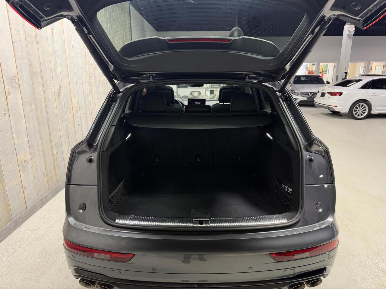 2023 Audi SQ5 PROGRESSIV  BLACK OPTICS 21 WHEELS PPF Photo