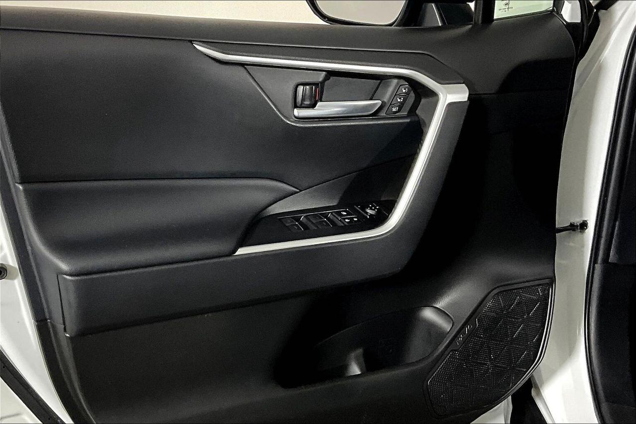 2023 Toyota RAV4 Hybrid XLE AWD Photo