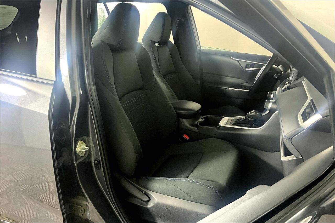 2022 Toyota RAV4 Hybrid SE AWD Photo