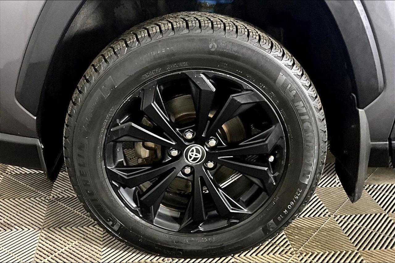 2022 Toyota RAV4 Hybrid SE AWD Photo