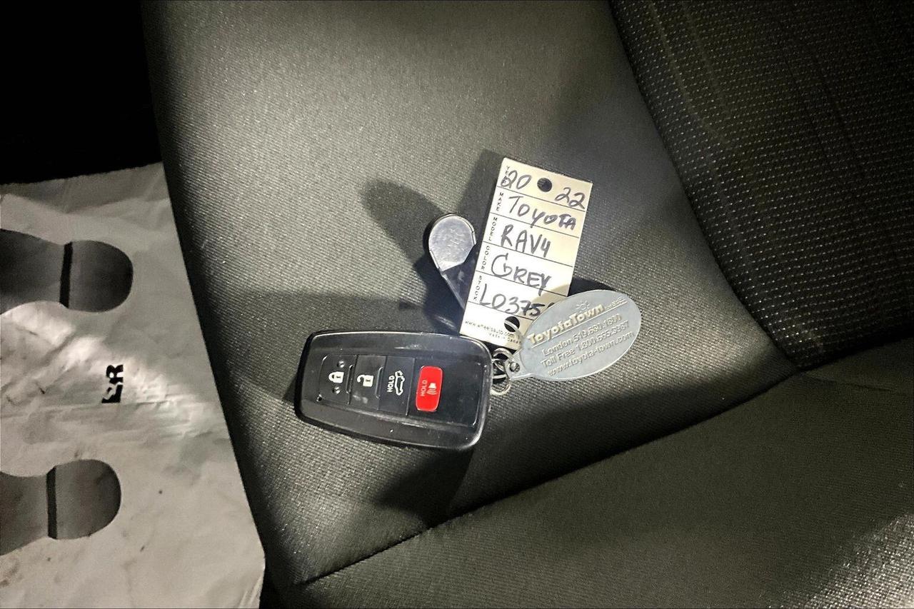 2022 Toyota RAV4 Hybrid SE AWD Photo