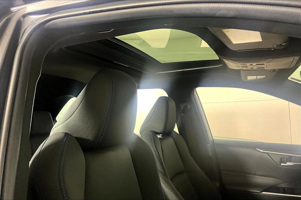 2022 Toyota RAV4 Hybrid SE AWD Photo