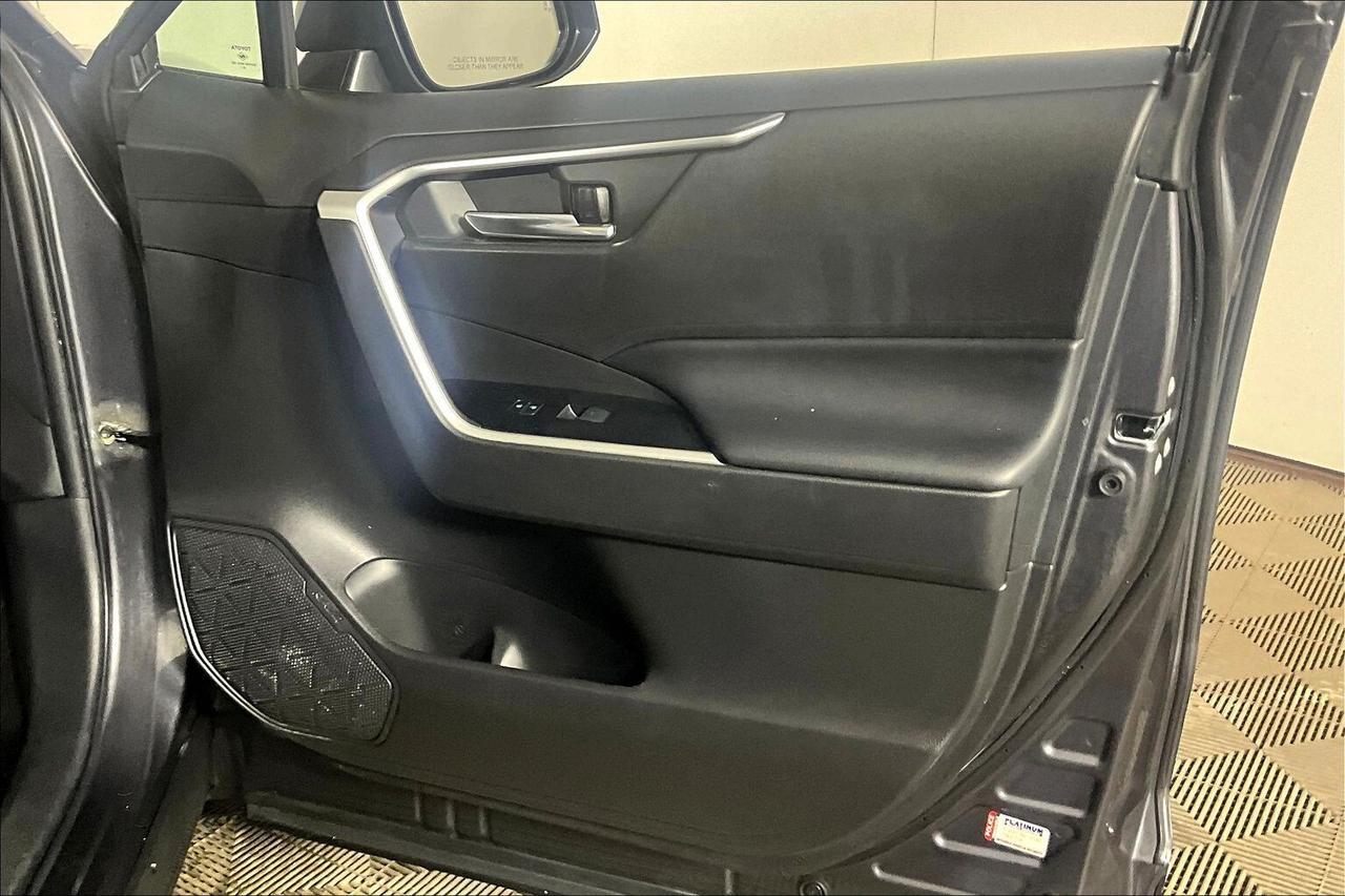 2022 Toyota RAV4 Hybrid SE AWD Photo