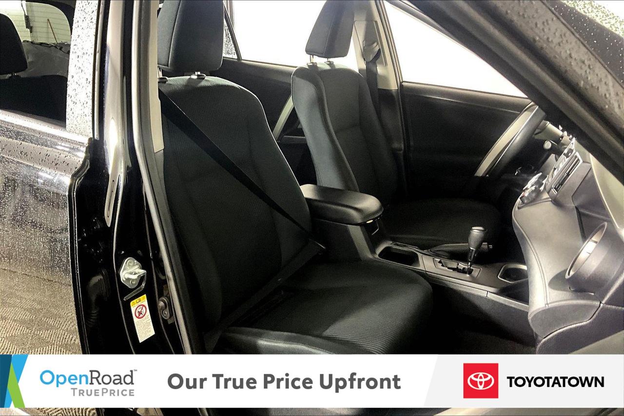 2018 Toyota RAV4 LE! LOADED! LOW MILEAGE! Photo