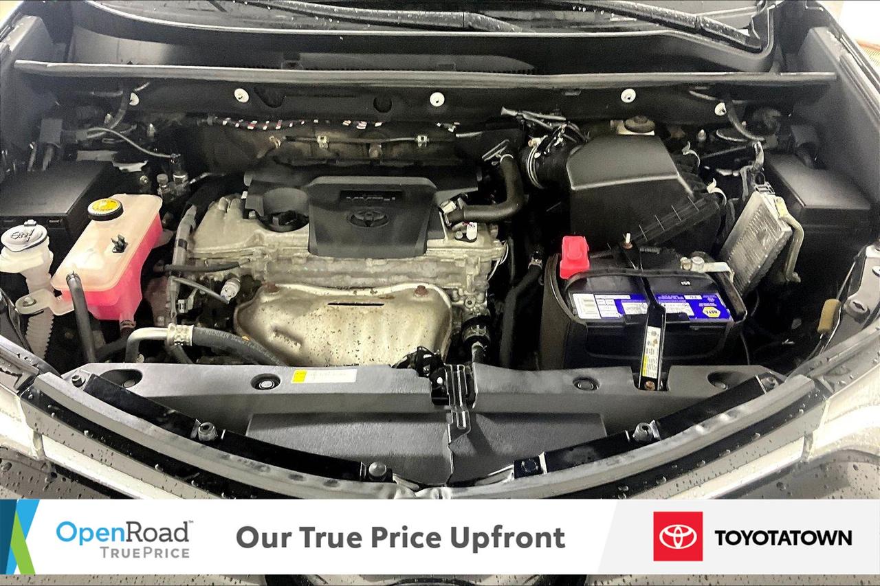 2018 Toyota RAV4 LE! LOADED! LOW MILEAGE! Photo