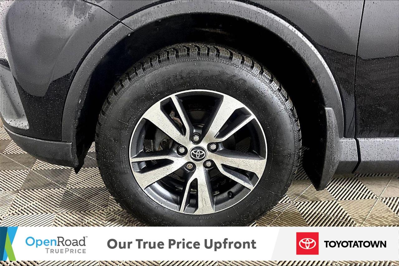 2018 Toyota RAV4 LE! LOADED! LOW MILEAGE! Photo