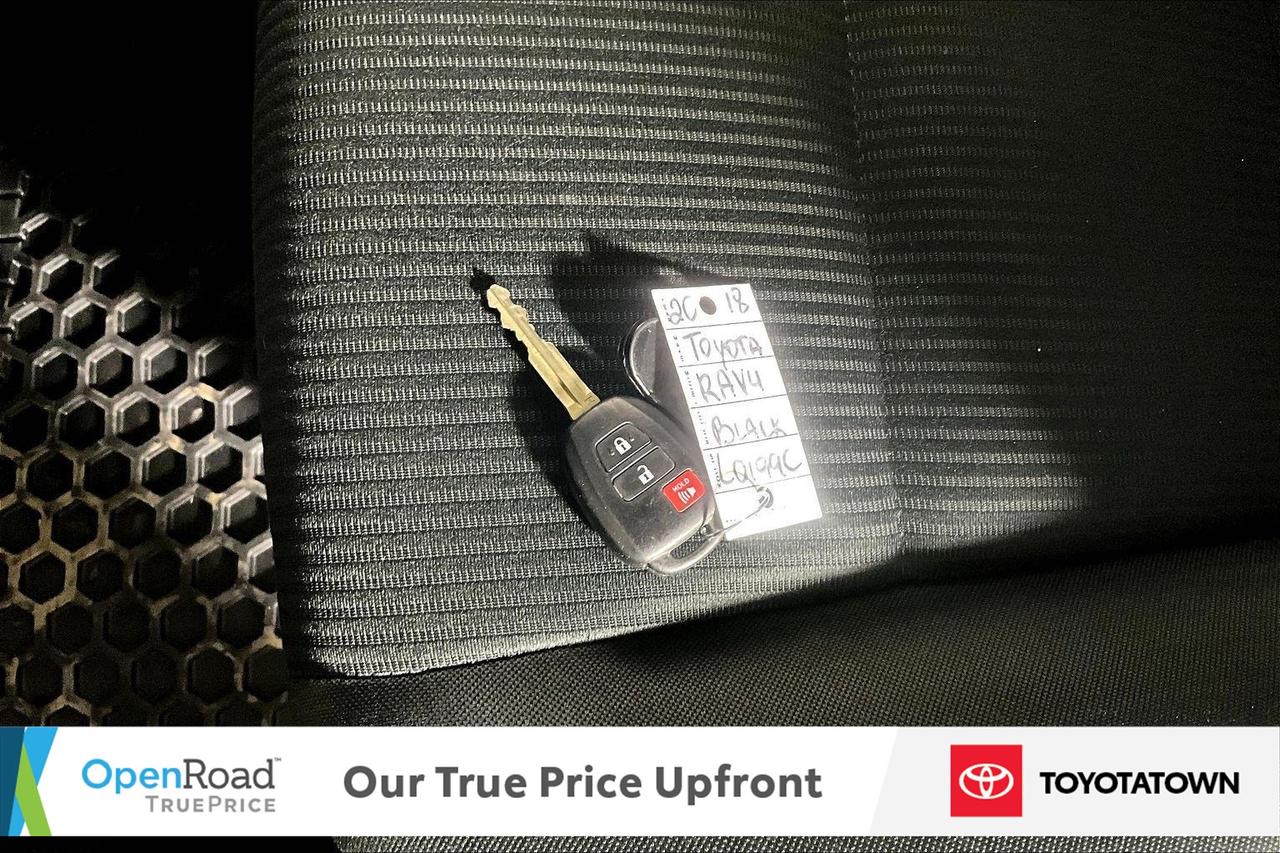 2018 Toyota RAV4 LE! LOADED! LOW MILEAGE! Photo