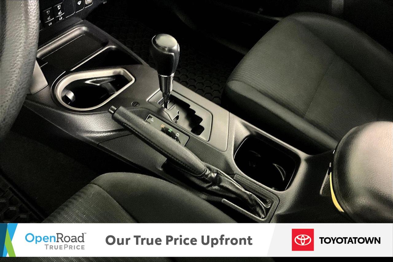 2018 Toyota RAV4 LE! LOADED! LOW MILEAGE! Photo