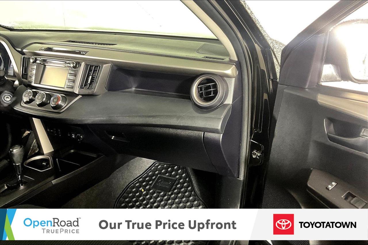 2018 Toyota RAV4 LE! LOADED! LOW MILEAGE! Photo