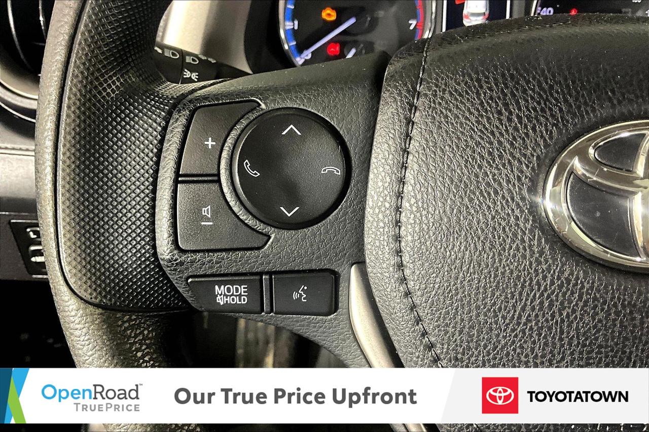 2018 Toyota RAV4 LE! LOADED! LOW MILEAGE! Photo