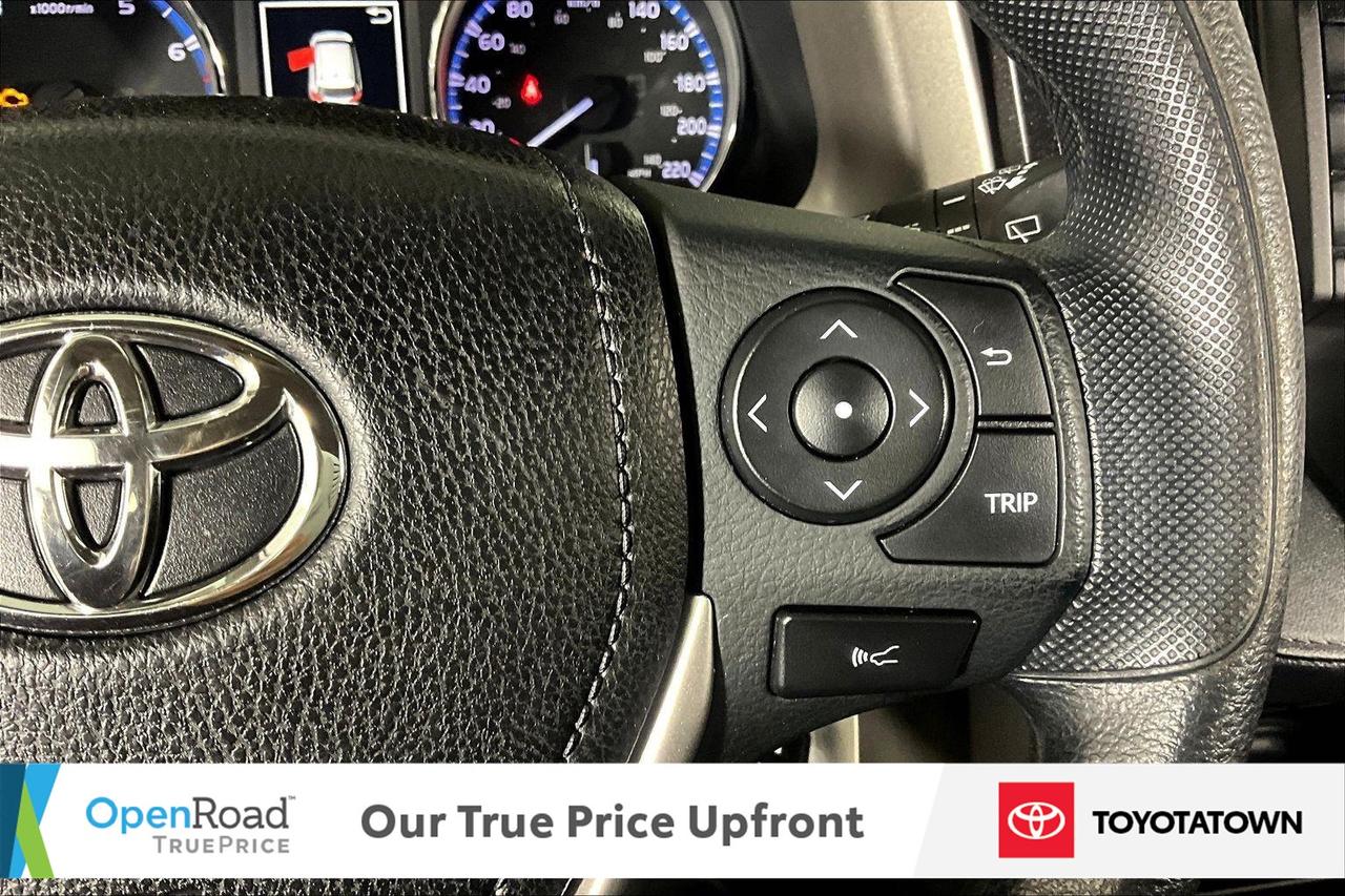 2018 Toyota RAV4 LE! LOADED! LOW MILEAGE! Photo