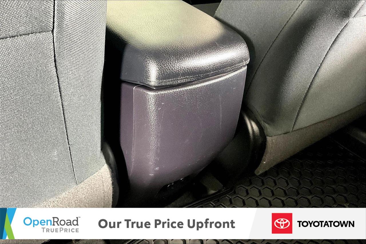 2018 Toyota RAV4 LE! LOADED! LOW MILEAGE! Photo